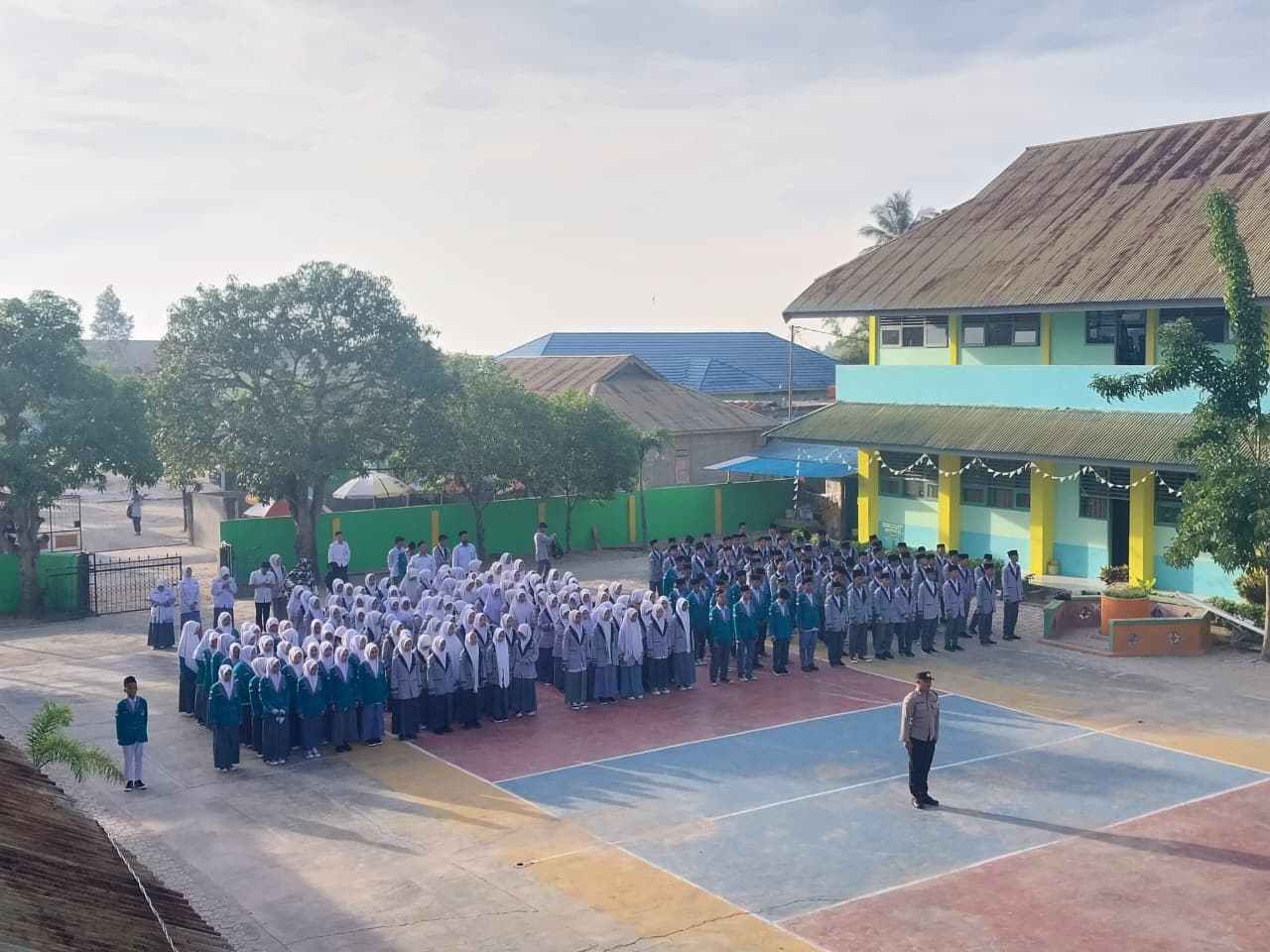 Kapolsubsektor Kotaraya Pimpin Upacara di MAN 2 Parigi, Imbau Siswa Bijak Gunakan Medsos