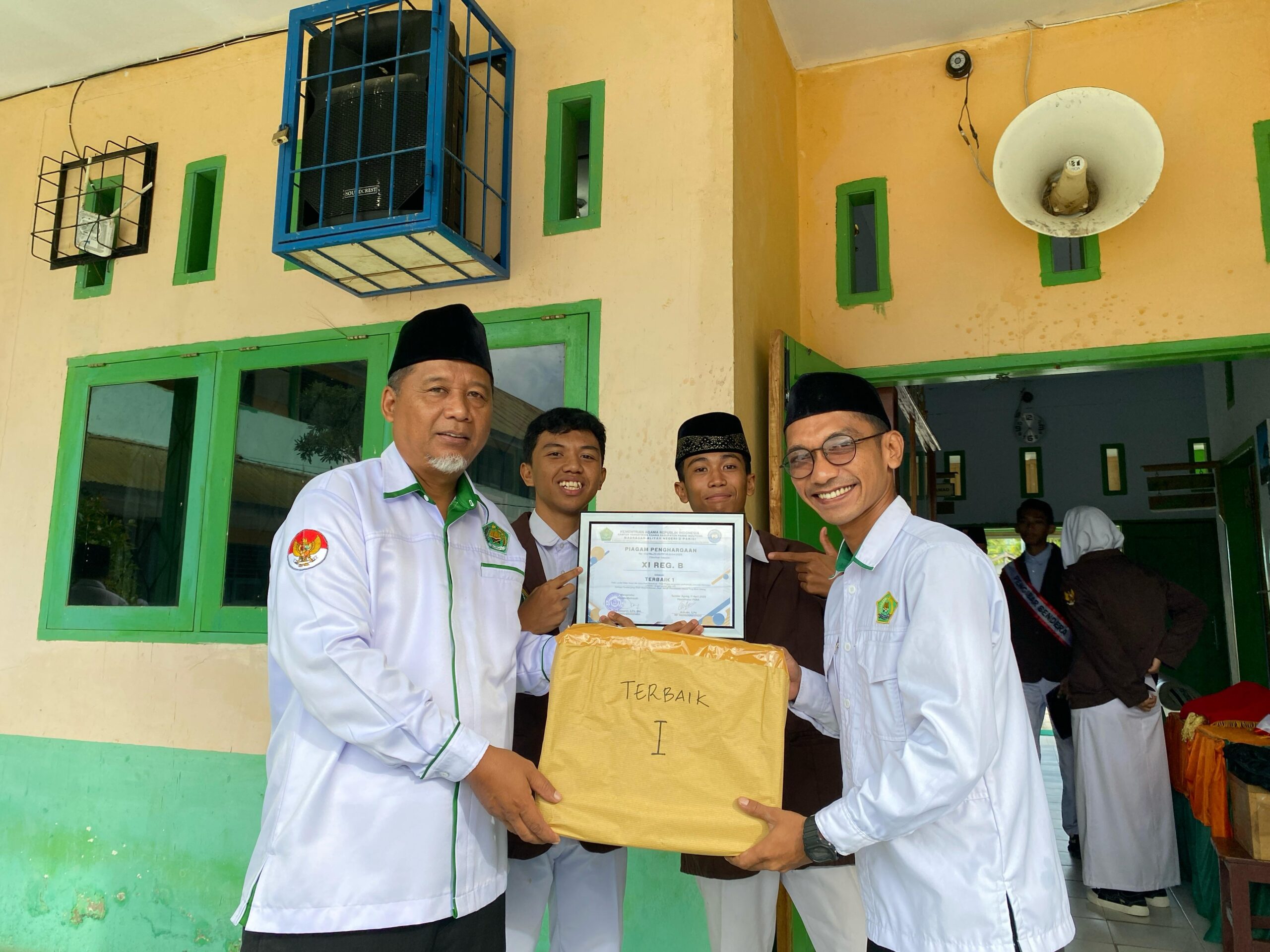 \n \"MAN 2 Parigi Umumkan Pemenang P5RA: Wujudkan Pelajar Berkarakter Pancasila yang Rahmatan Lil’alamin\" \n