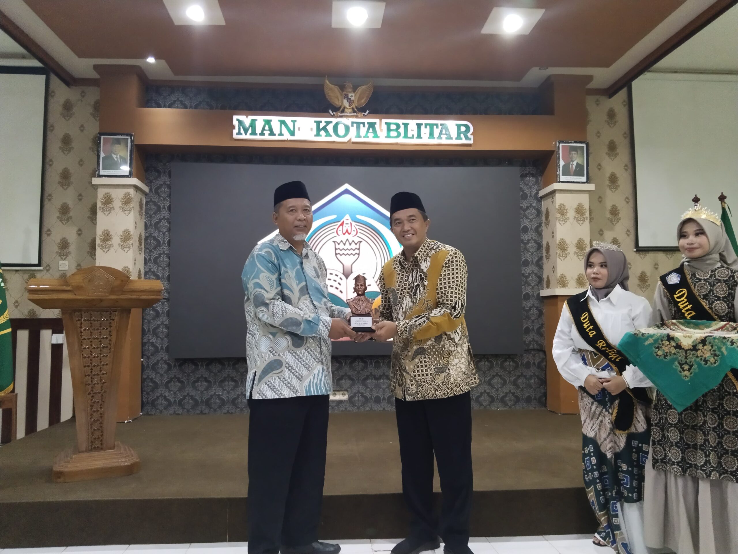 MAN 2 Parigi Kunjungi MAN Kota Blitar: Studi Tiru Manajemen Pendidikan dan Organisasi