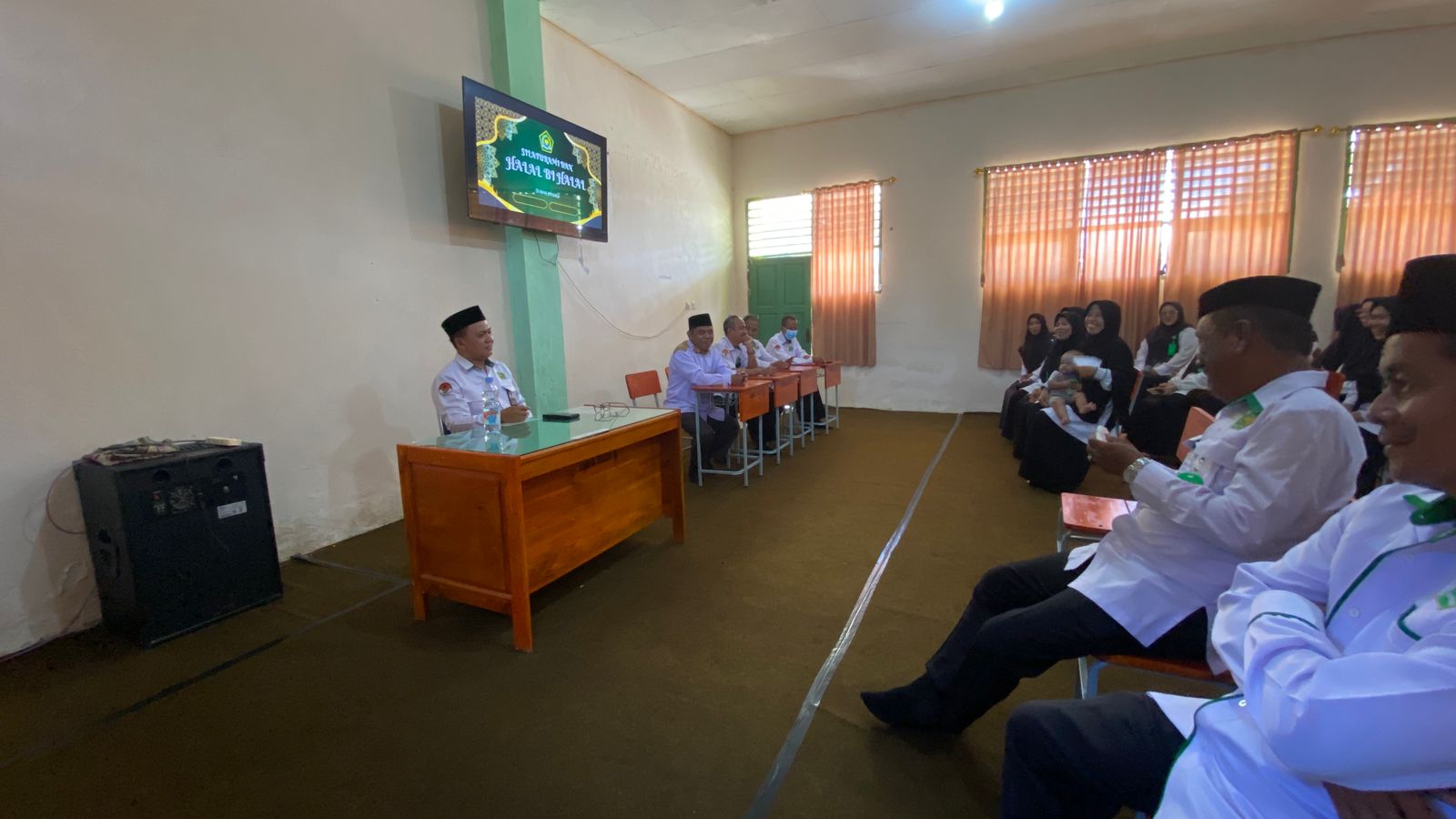 Setelah Pembukaan Ujian, MAN 2 Parigi Gelar Sesi Halal Bi Halal di Laboratorium Bahasa, Pererat Silaturahmi Antar Civitas Akademik