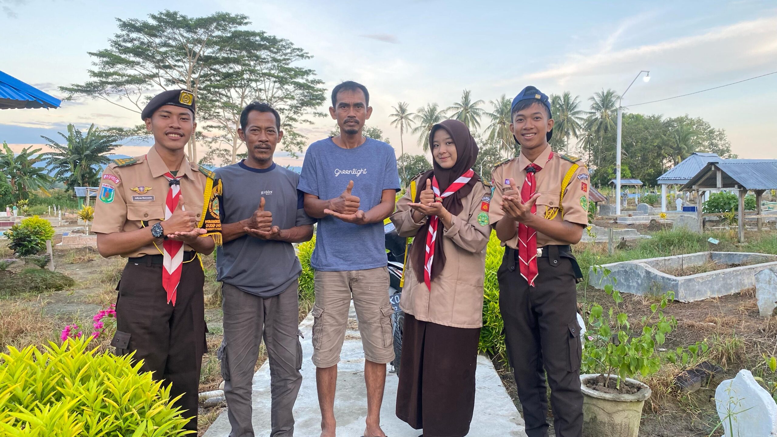 Pramuka MAN 2 Parigi Gelar Podcast Bersama Pemuda Bakti Sosial (PBS) Desa Sumber Agung di TPU: Meningkatkan Kesadaran dan Partisipasi Pemuda dalam Kepedulian Lingkungan