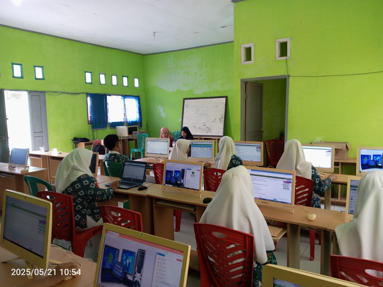 MAN 2 Parigi Selenggarakan Ujian Akhir Semester Berbasis Komputer (UASBK) Semester Genap TP 2024/2025