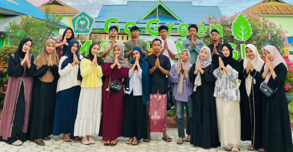 Ramadan Berbagi, Kelas XII REG D MAN 2 Parigi Ukir Kenangan Manis di Buka Puasa Bersama