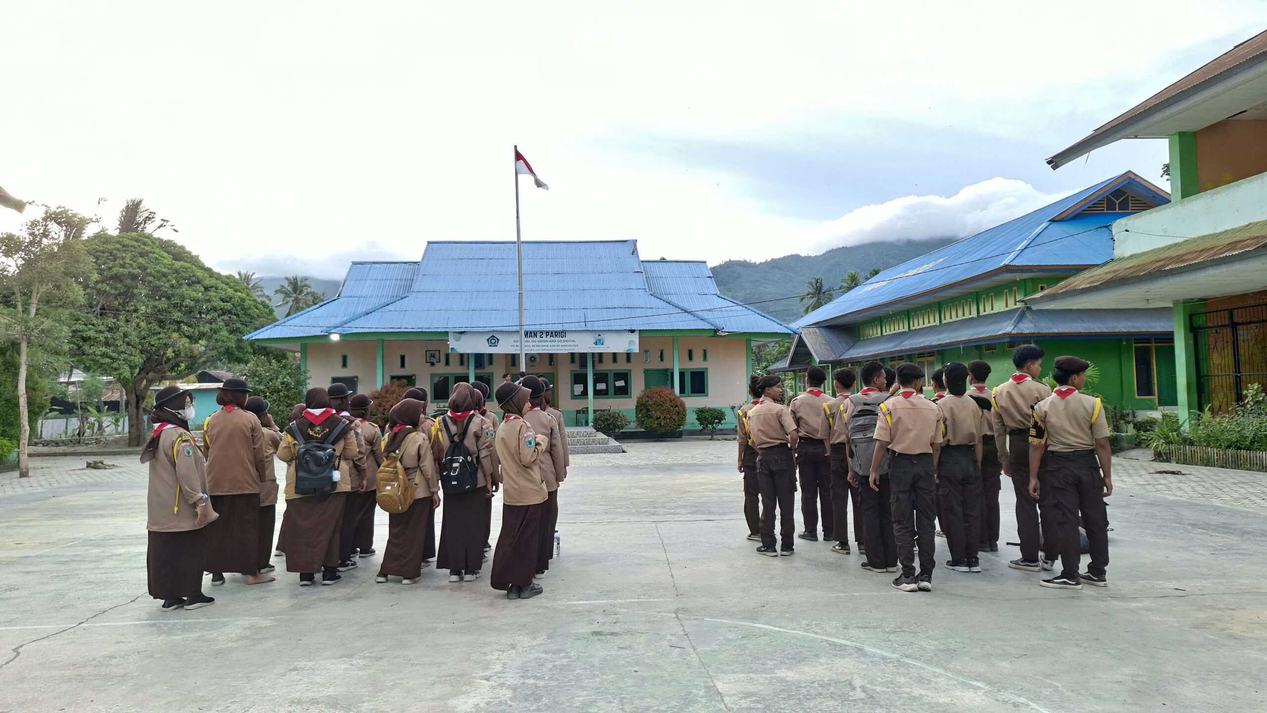 Pramuka MAN 2 Parigi Gelar Latihan Rutin dengan Aksi Bersih Lingkungan